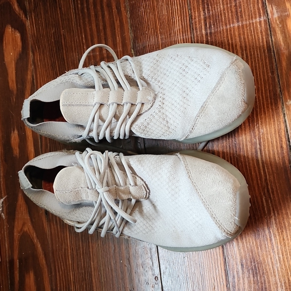 Lane eight sneakers